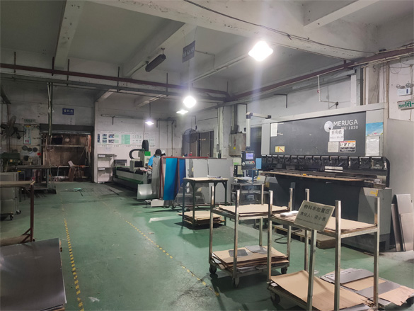 防静电工作台加工车间.jpg